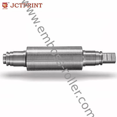 Wyroby ze skóry o kwadratowym wzorze