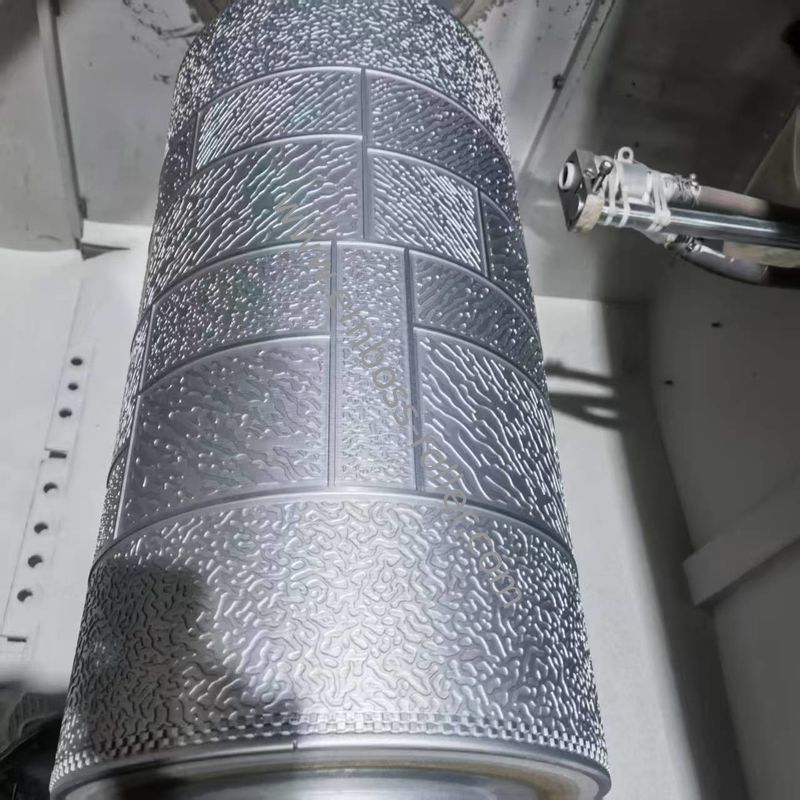 HV1100/HRC62 Oppervlaktehardheid Embossing Roller met 600-1600mm Breedte en Lasergegraveerd Ontwerp